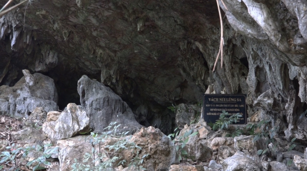 Di tích Hang Bó Hoài