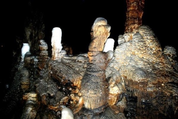 ​Khám phá danh lam thắng cảnh động Dơi (Cao Bằng)